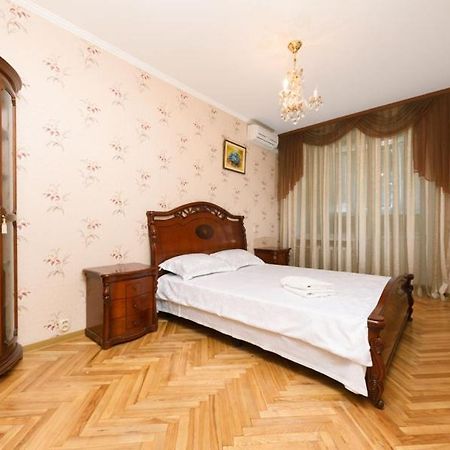 Apartment On Volodymirska 73 Street Киев Экстерьер фото