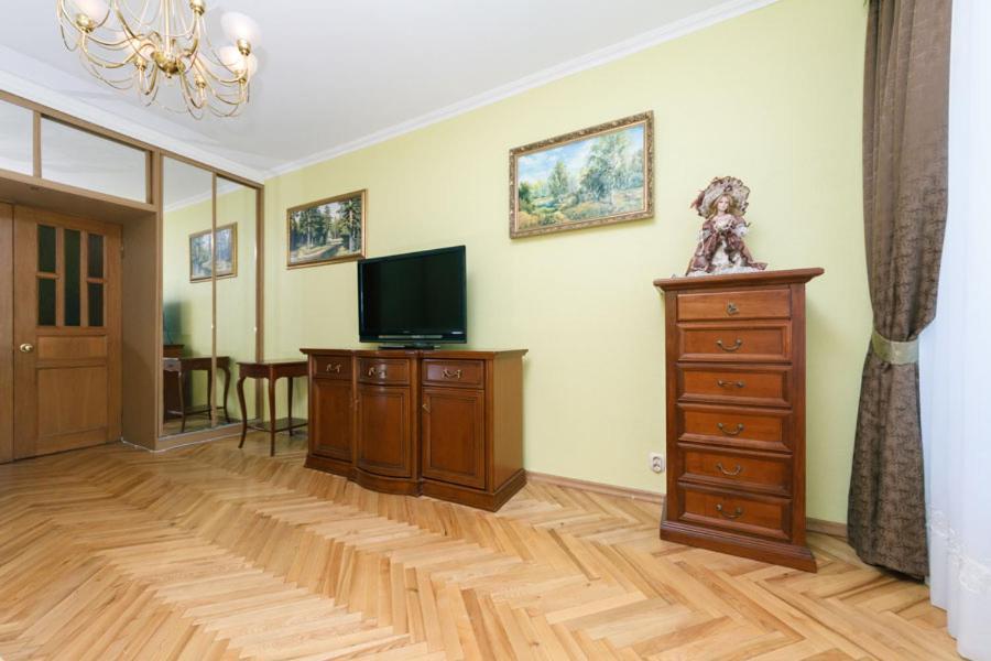 Apartment On Volodymirska 73 Street Киев Экстерьер фото